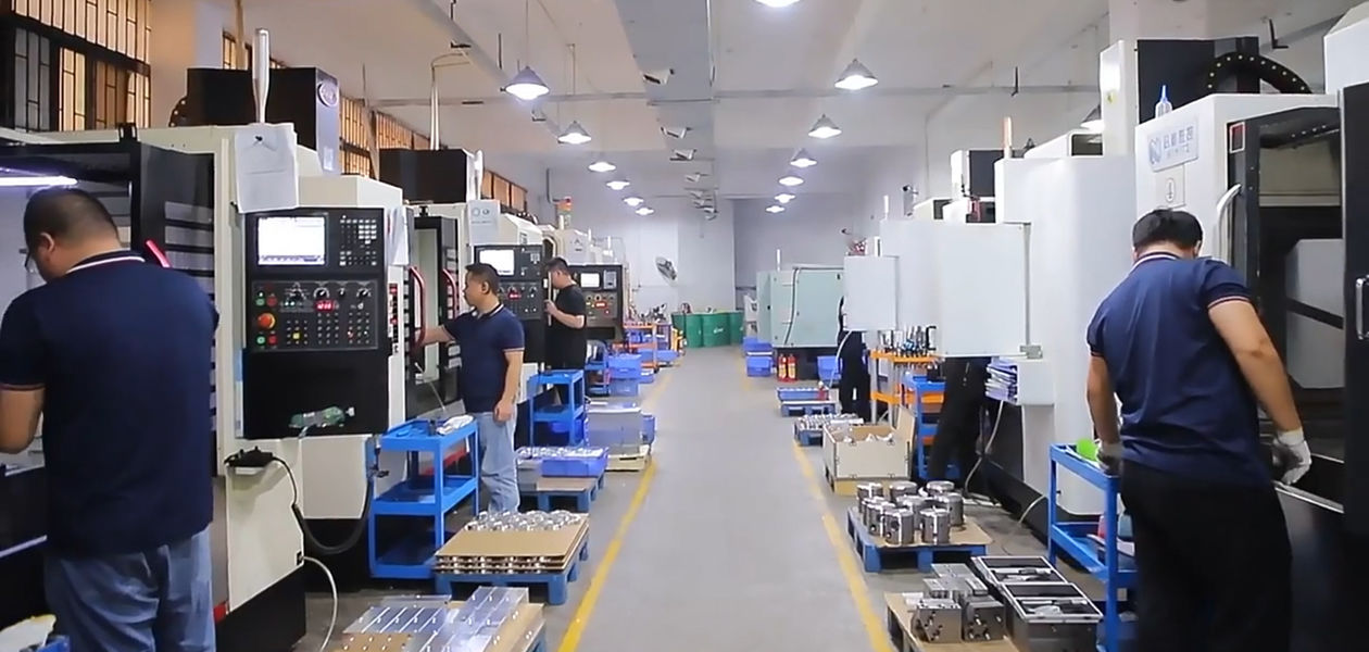 Dongguan Zhongwei Metal Products Co., Ltd linea di produzione del fabbricante