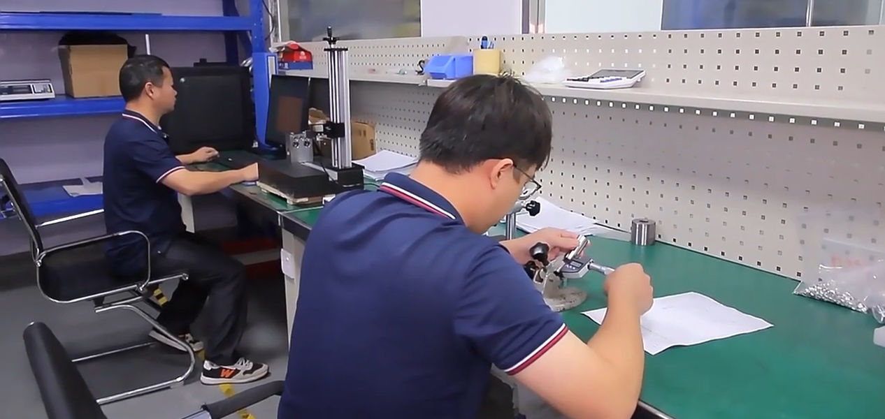 Dongguan Zhongwei Metal Products Co., Ltd linea di produzione del fabbricante