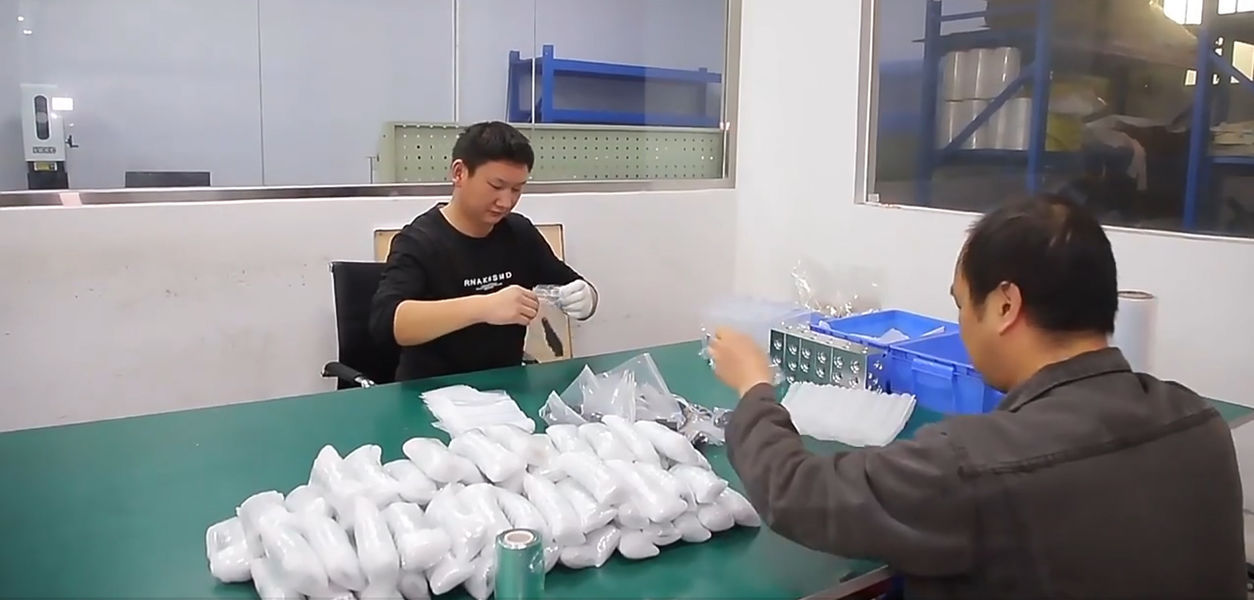 Dongguan Zhongwei Metal Products Co., Ltd linea di produzione del fabbricante